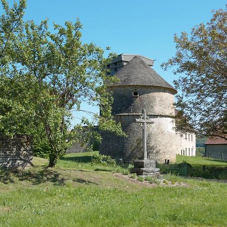 Отель La Ferme Aux Glycines Aillevans Экстерьер фото